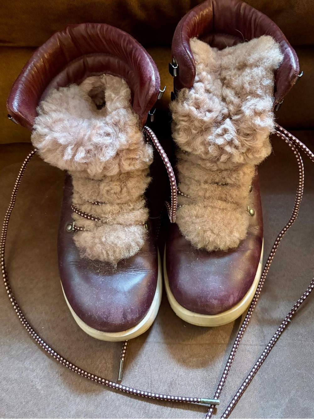Women's UGG Shearling Winter Boots - Maroon